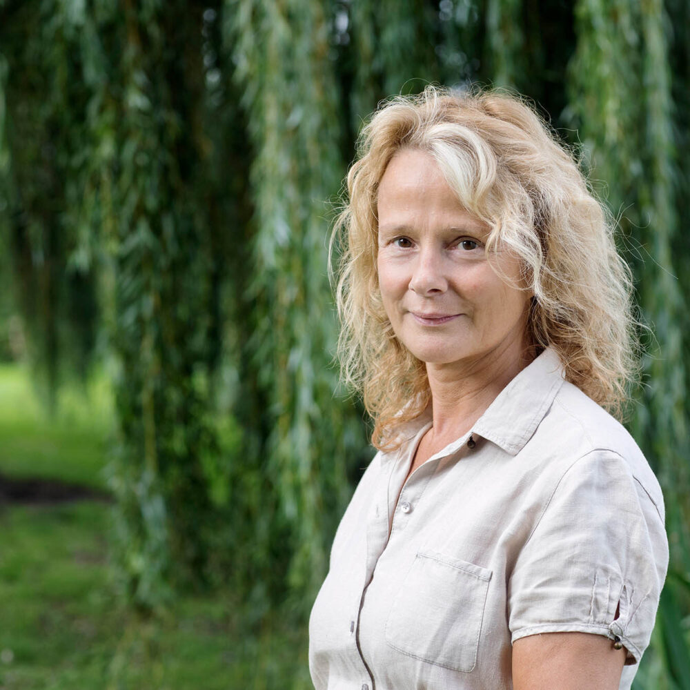 Nederland. Rotterdam. 25 september 2023. Portret Janine Tanis, tekstschrijver en (eind)redacteur.